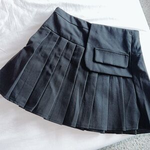 J.ING Black Pleated Skort w/ Side Pocket (Size S)